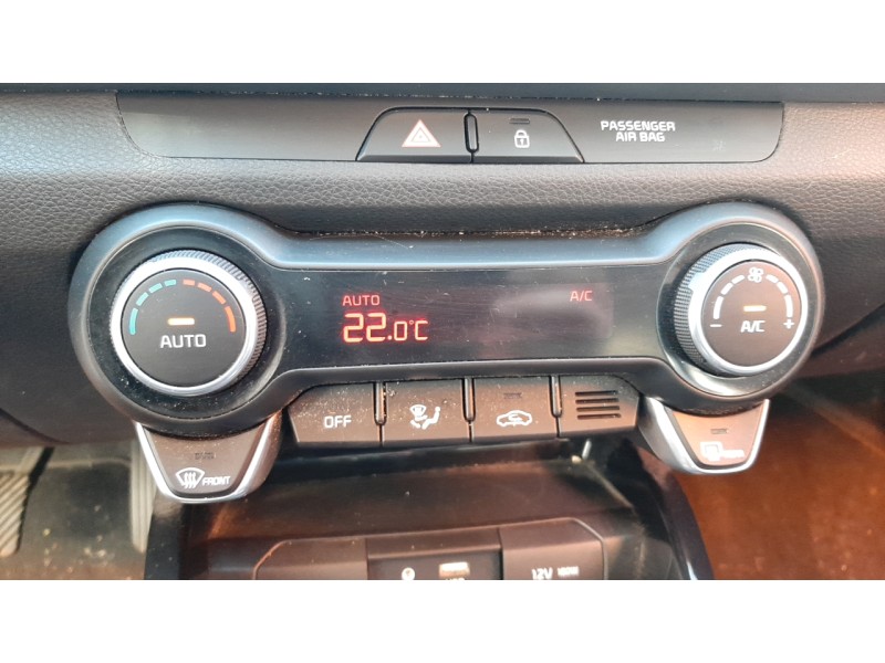 Recambio de mando climatizador para kia stonic (ybcuv) 1.2 cat referencia OEM IAM 97250H8220SA1  