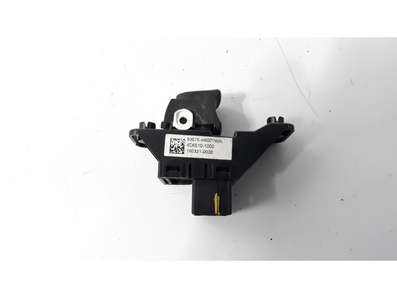 Recambio de mando elevalunas delantero derecho para kia stonic (ybcuv) 1.2 cat referencia OEM IAM 93950H8000  