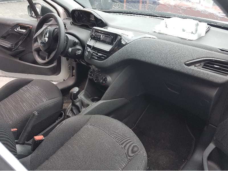 peugeot 208 del año 2015