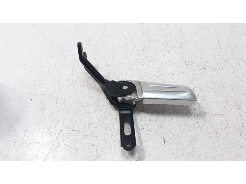 Recambio de estribo para honda pcx 125 referencia OEM IAM 50720KWN900  