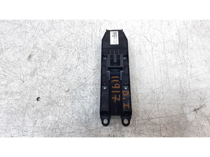 Recambio de mando elevalunas delantero izquierdo para mazda 3 berlina (bp) evolution referencia OEM IAM BDMC66350B  