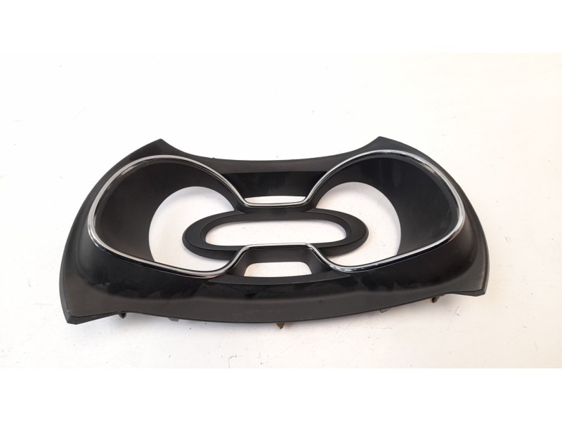 Recambio de moldura para renault captur 1.5 dci diesel fap energy referencia OEM IAM 682504768R  