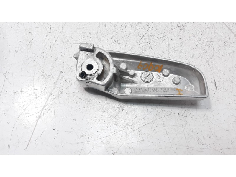 Recambio de estribo para honda pcx 125 referencia OEM IAM 50730KWN900  