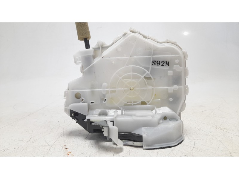 Recambio de cerradura puerta trasera izquierda para mazda 3 berlina (bp) evolution referencia OEM IAM BDMC73310B  