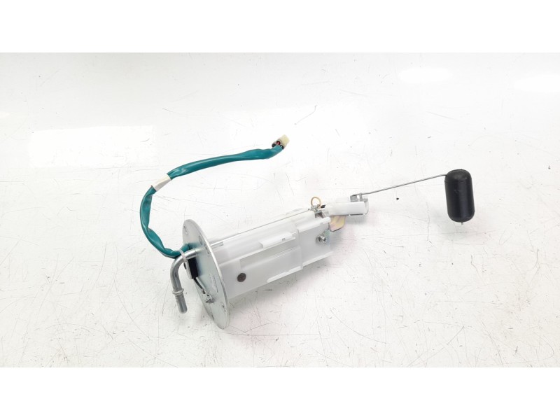 Recambio de bomba combustible para kawasaki z 900 referencia OEM IAM 490400756 UCT35KU78 