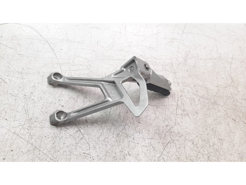 Recambio de estribo para bmw r 1200 r r 1200 r referencia OEM IAM 8540798  