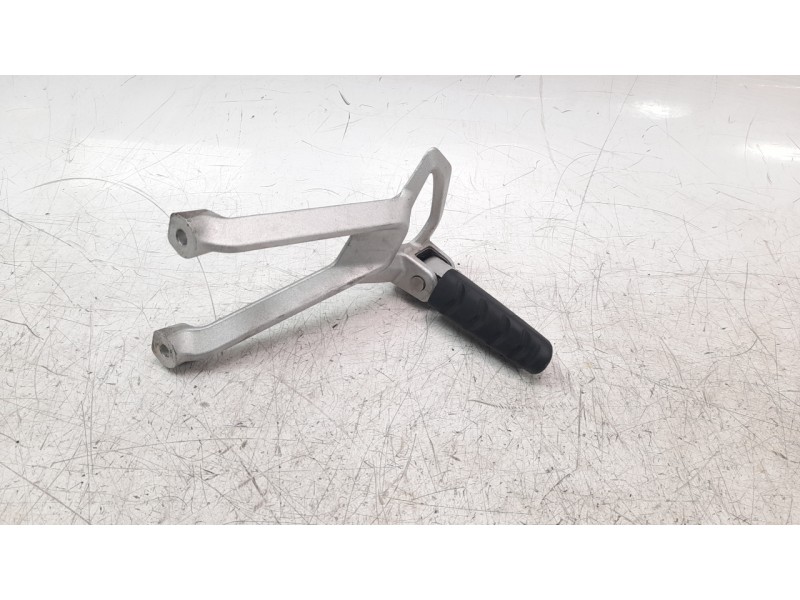 Recambio de estribo para bmw r 1200 r r 1200 r referencia OEM IAM 8540798  