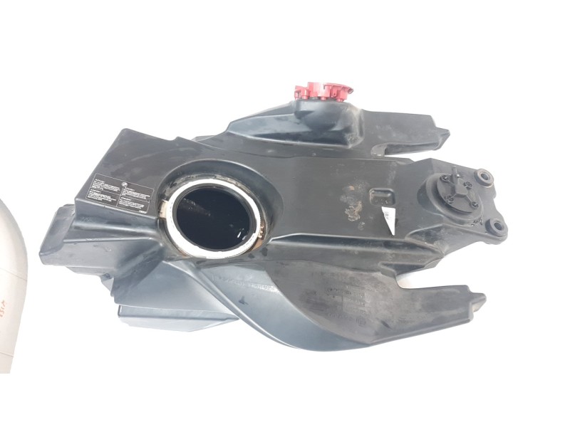 Recambio de deposito combustible para bmw f 800 r referencia OEM IAM 16118529408  
