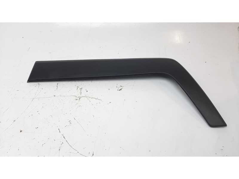Recambio de moldura para toyota rav4 hybrid 4x2 advance referencia OEM IAM 7464142070  