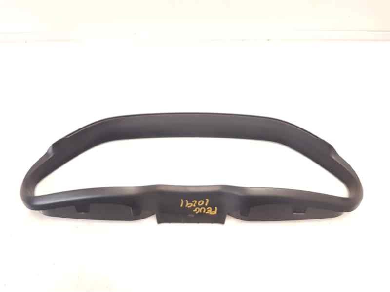 Recambio de moldura para peugeot 208 style referencia OEM IAM   
