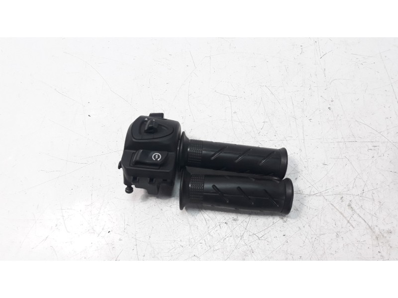 Recambio de piña luces derecha para honda pcx 125 referencia OEM IAM 35165K35J01  