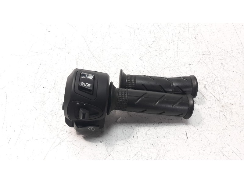 Recambio de piña luces derecha para honda pcx 125 referencia OEM IAM 35165K35J01  