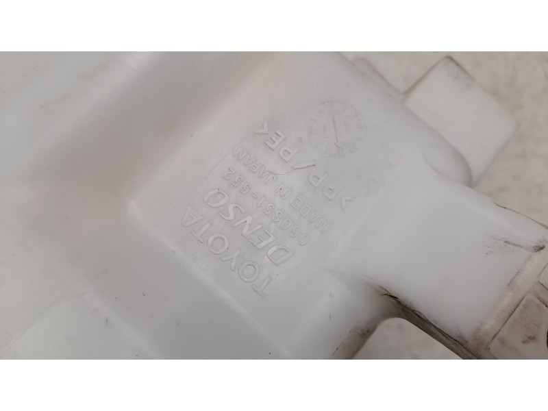 Recambio de deposito limpia para toyota prius+ advance referencia OEM IAM 060851552  