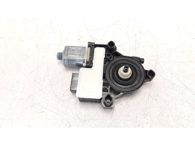 Recambio de motor elevalunas trasero derecho para volkswagen t-roc 2.0 tdi referencia OEM IAM 5Q0959408  