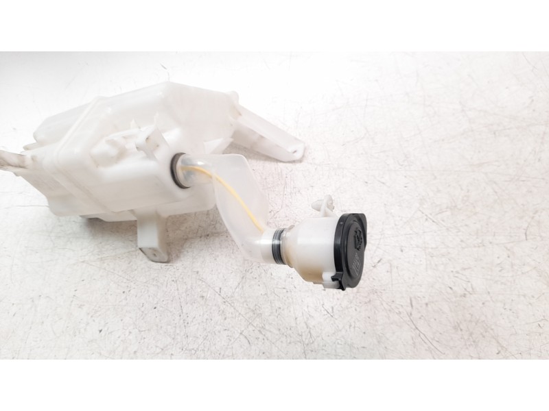 Recambio de deposito limpia para toyota prius+ advance referencia OEM IAM 060851552  