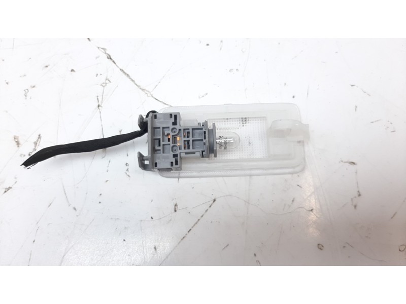 Recambio de luz interior para toyota rav4 hybrid 4x2 advance referencia OEM IAM 8133058010  