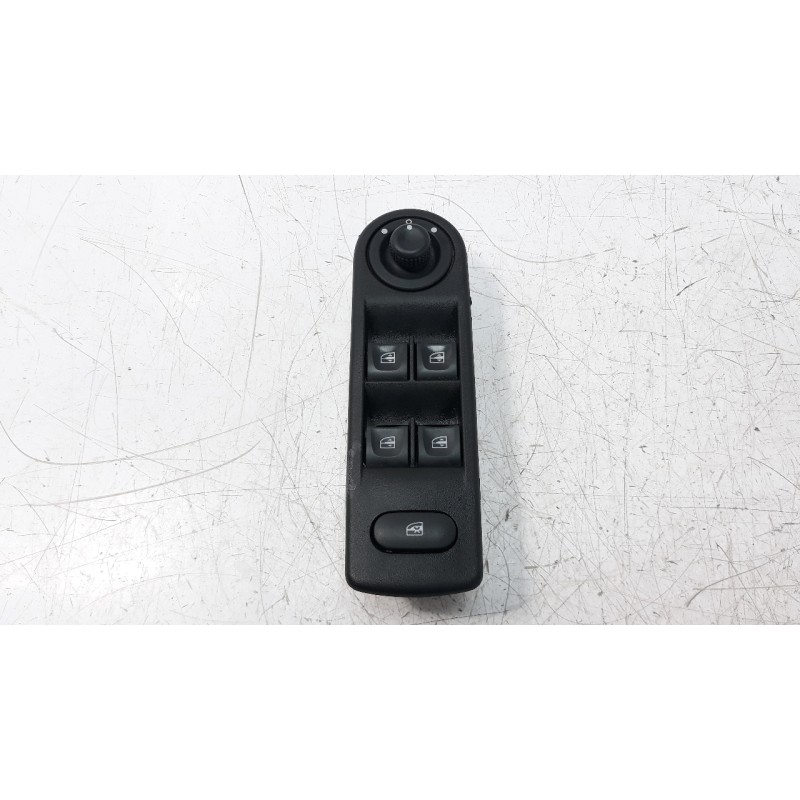 Recambio de mando elevalunas delantero izquierdo para renault captur 1.5 dci diesel fap energy referencia OEM IAM 254112588R  