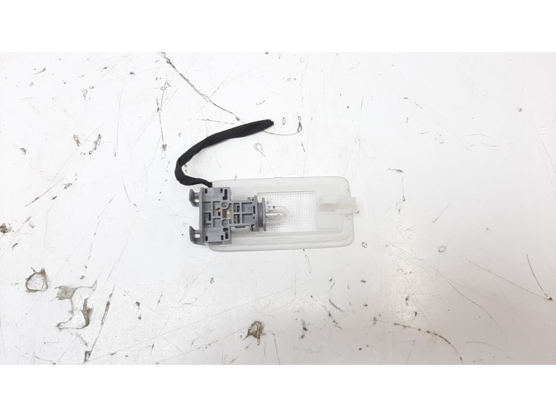 Recambio de luz interior para toyota rav4 hybrid 4x2 advance referencia OEM IAM 8133058010  