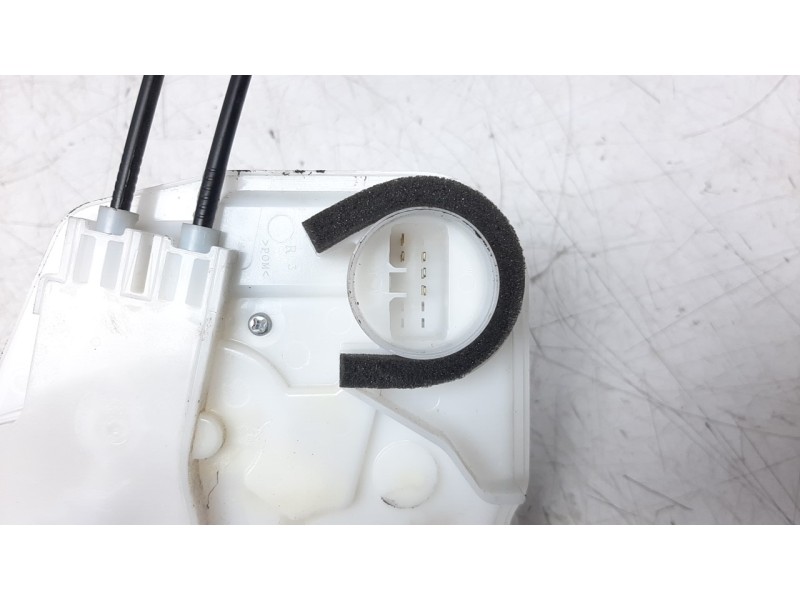 Recambio de cerradura puerta delantera derecha para mitsubishi outlander (gf0) phev kaiteki 4wd referencia OEM IAM 5715A728  