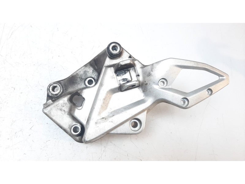 Recambio de estribo para bmw f 800 r referencia OEM IAM 8527864  