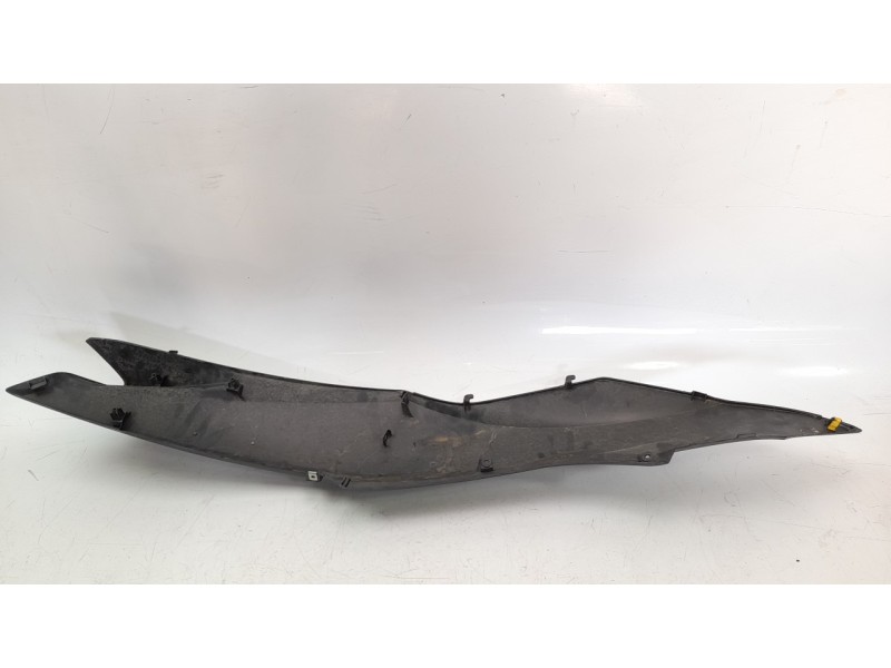 Recambio de moldura para honda pcx 125 referencia OEM IAM 83510K35V000  