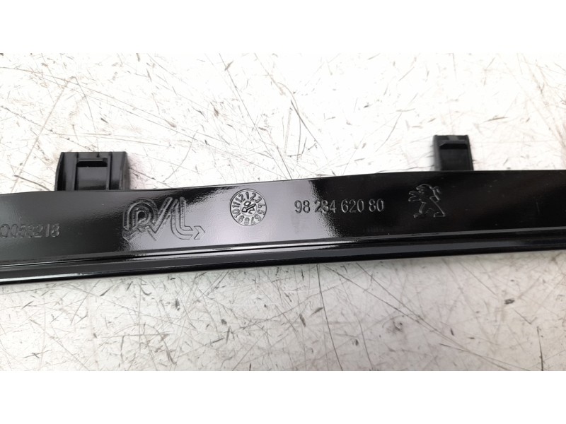 Recambio de moldura para peugeot 208 (p2) 1.2 puretech referencia OEM IAM 9823462080  