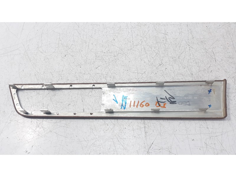 Recambio de moldura para land rover range rover sport 3.0 td v6 cat referencia OEM IAM AH32202B01  