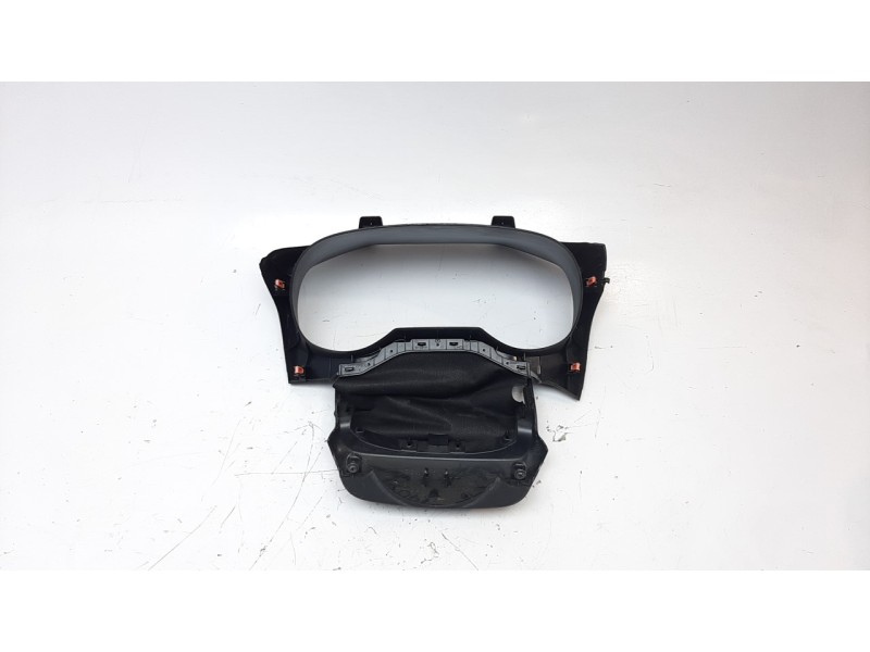 Recambio de moldura para toyota rav4 hybrid 4x2 advance referencia OEM IAM 5541142190  