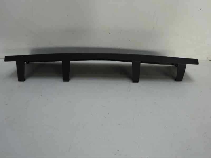 Recambio de molduras delanteras para mercedes-benz clase c (w204) berlina referencia OEM IAM A2048170378  ME0291539