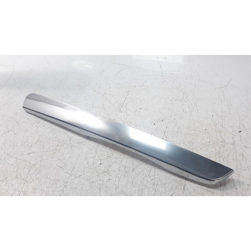 Recambio de moldura para land rover range rover sport 3.0 td v6 cat referencia OEM IAM LHAH3226657  