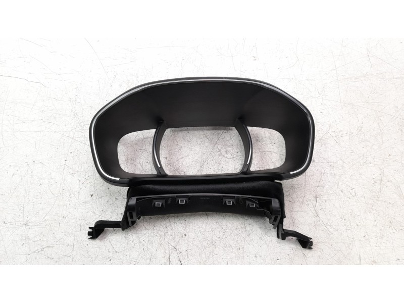 Recambio de moldura para renault megane iv grandtour business referencia OEM IAM 682647342R  