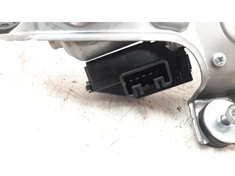 Recambio de motor limpia trasero para toyota prius+ advance referencia OEM IAM 8513047080  