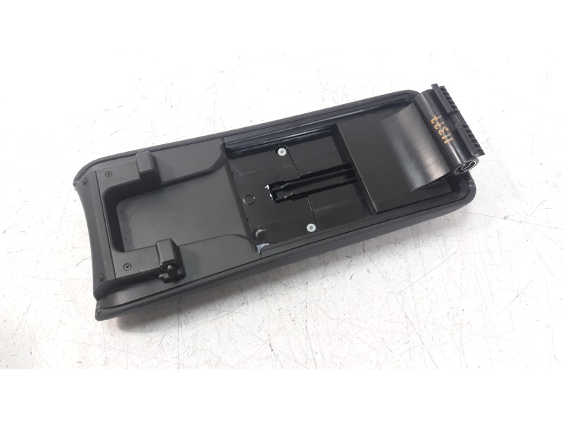 Recambio de apoyabrazos central para toyota avensis 1.8 16v cat referencia OEM IAM 5892505040B1  
