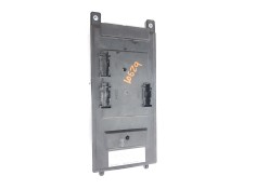 Recambio de caja reles / fusibles para land rover discovery 4 3.0 td v6 cat referencia OEM IAM FH2214F041AC   2