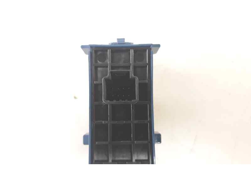 Recambio de mando elevalunas trasero derecho para toyota avensis (t27) 2.0 d-4d cat referencia OEM IAM 8481005070  