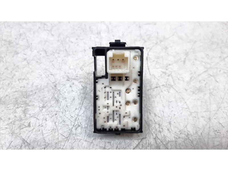 Recambio de mando elevalunas delantero derecho para toyota prius+ advance referencia OEM IAM 8481033120  