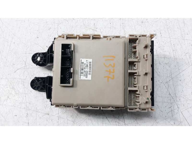 Recambio de caja reles / fusibles para toyota avensis 1.8 16v cat referencia OEM IAM 8273005J70  