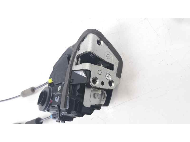 Recambio de cerradura puerta trasera derecha para toyota avensis (t27) 2.0 d-4d cat referencia OEM IAM   