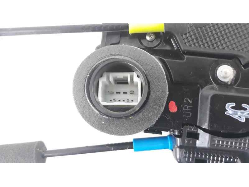 Recambio de cerradura puerta trasera derecha para toyota avensis (t27) 2.0 d-4d cat referencia OEM IAM   