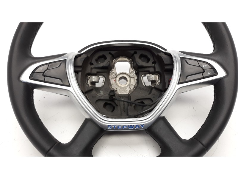 Recambio de volante para dacia sandero 0.9 tce cat referencia OEM IAM 484007478R  