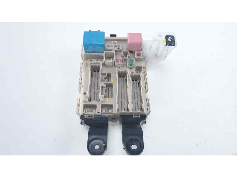 Recambio de caja reles / fusibles para toyota avensis (t27) 2.0 d-4d cat referencia OEM IAM 8273005170  