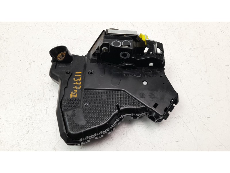 Recambio de cerradura puerta delantera izquierda para toyota avensis 1.8 16v cat referencia OEM IAM 6904002211  
