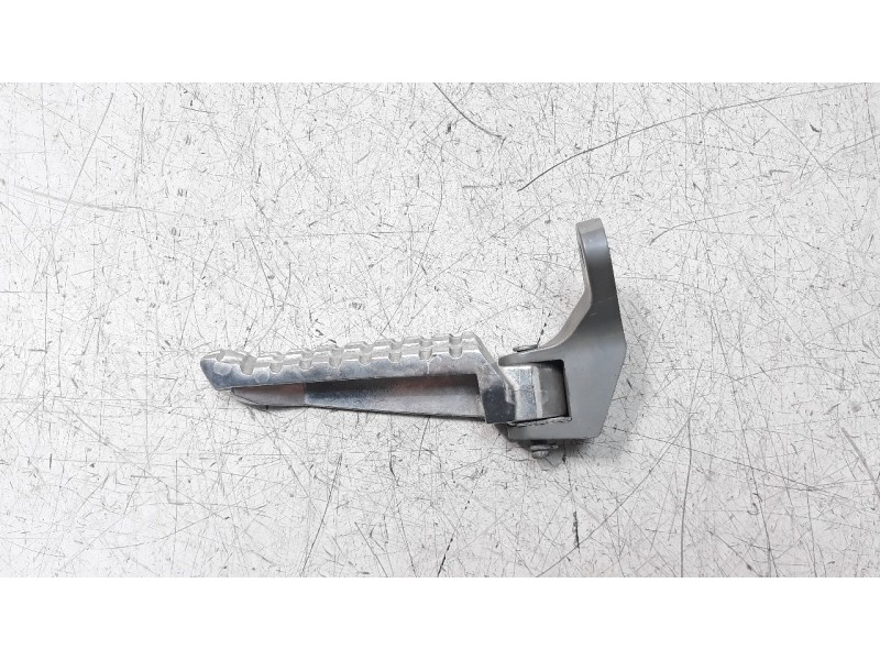 Recambio de estribo para yamaha nmax nmax 125 referencia OEM IAM 2DPF74400100  