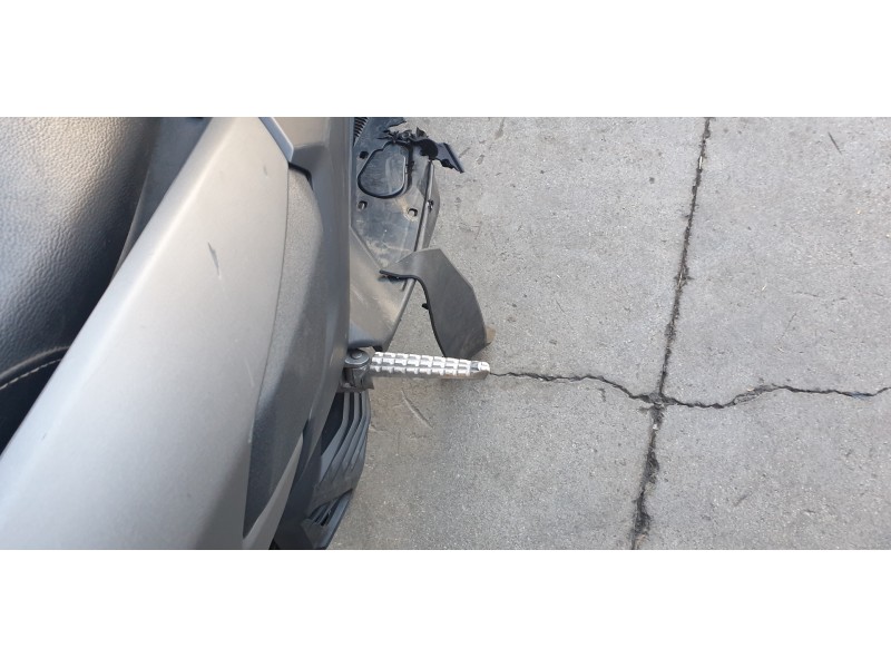 Recambio de estribo para yamaha nmax nmax 125 referencia OEM IAM 2DPF74400100  