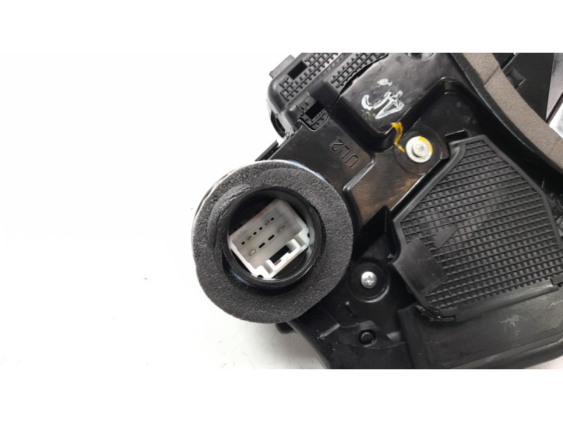 Recambio de cerradura puerta trasera izquierda para toyota avensis 1.8 16v cat referencia OEM IAM 6906005051  