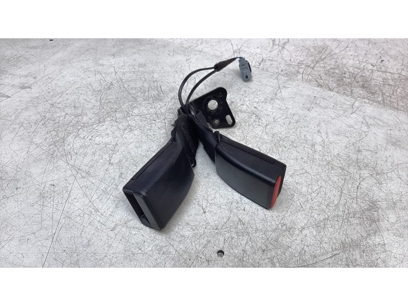 Recambio de enganche cinturon trasero izquierdo para renault clio iv referencia OEM IAM 818170058R  