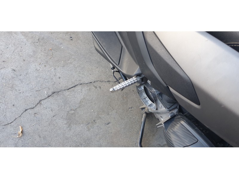 Recambio de estribo para yamaha nmax nmax 125 referencia OEM IAM 2DPF74300100  