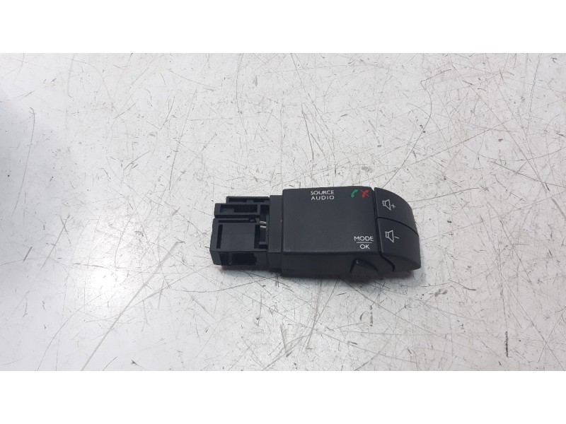 Recambio de mando multifuncion para renault clio iv 1.5 dci diesel fap referencia OEM IAM 255522448R  