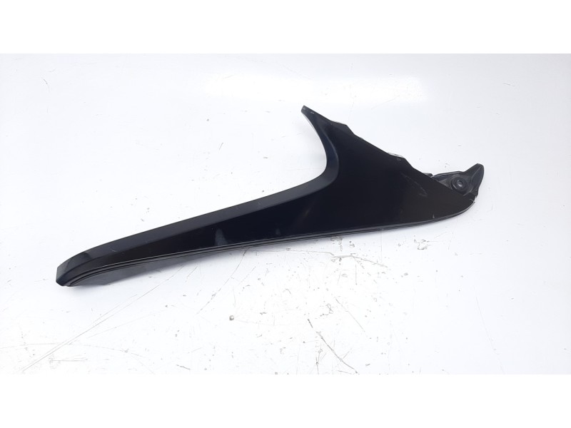 Recambio de moldura para toyota rav4 hybrid 4x2 advance referencia OEM IAM 7689742050  