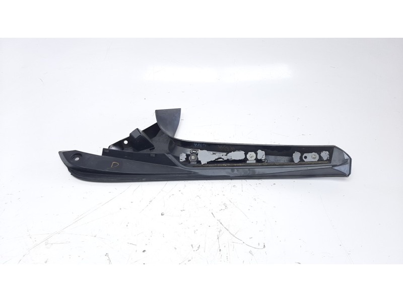 Recambio de moldura para toyota rav4 hybrid 4x2 advance referencia OEM IAM 7689742050  